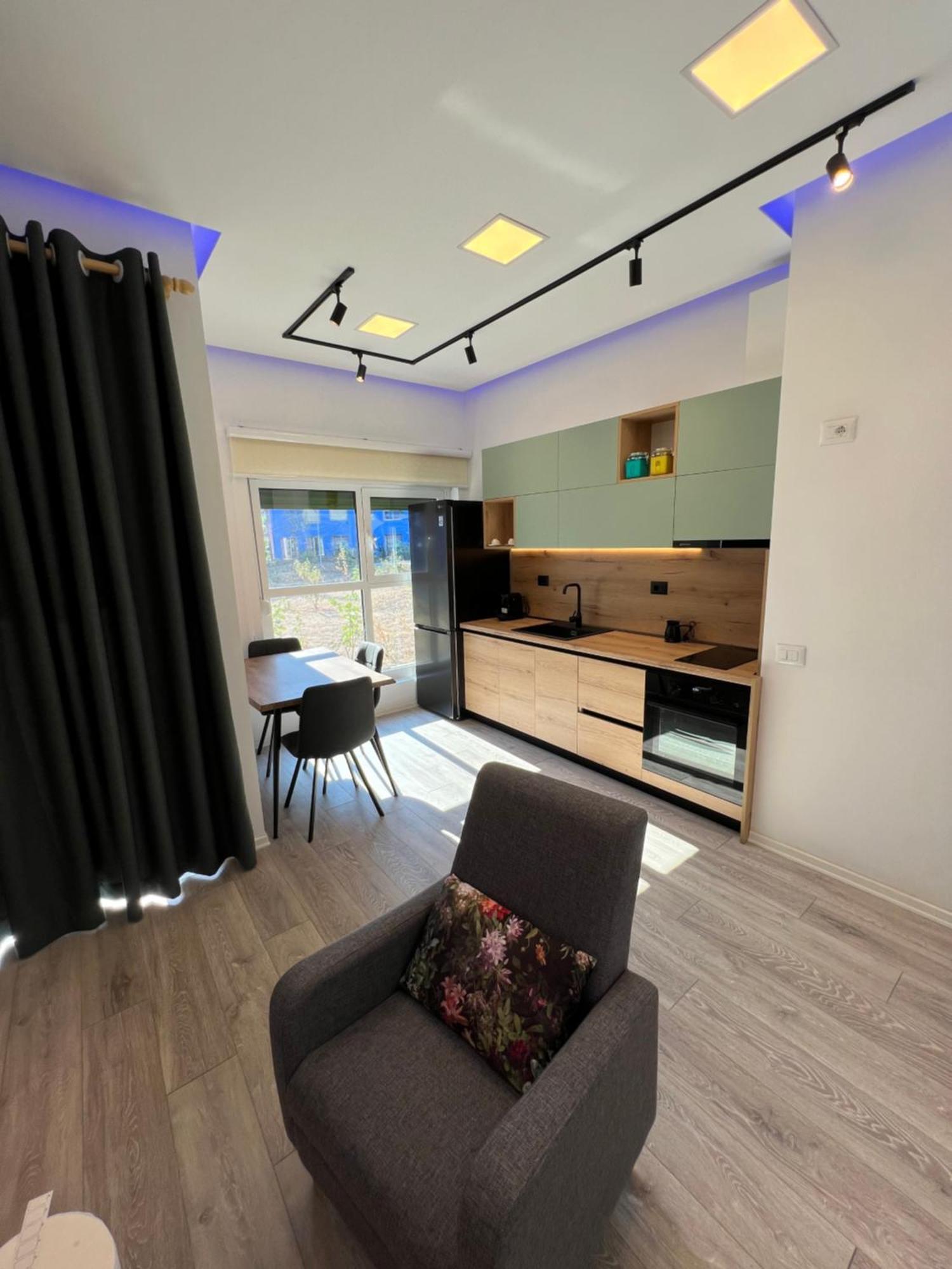 Sunflower Apartment Tirana Esterno foto
