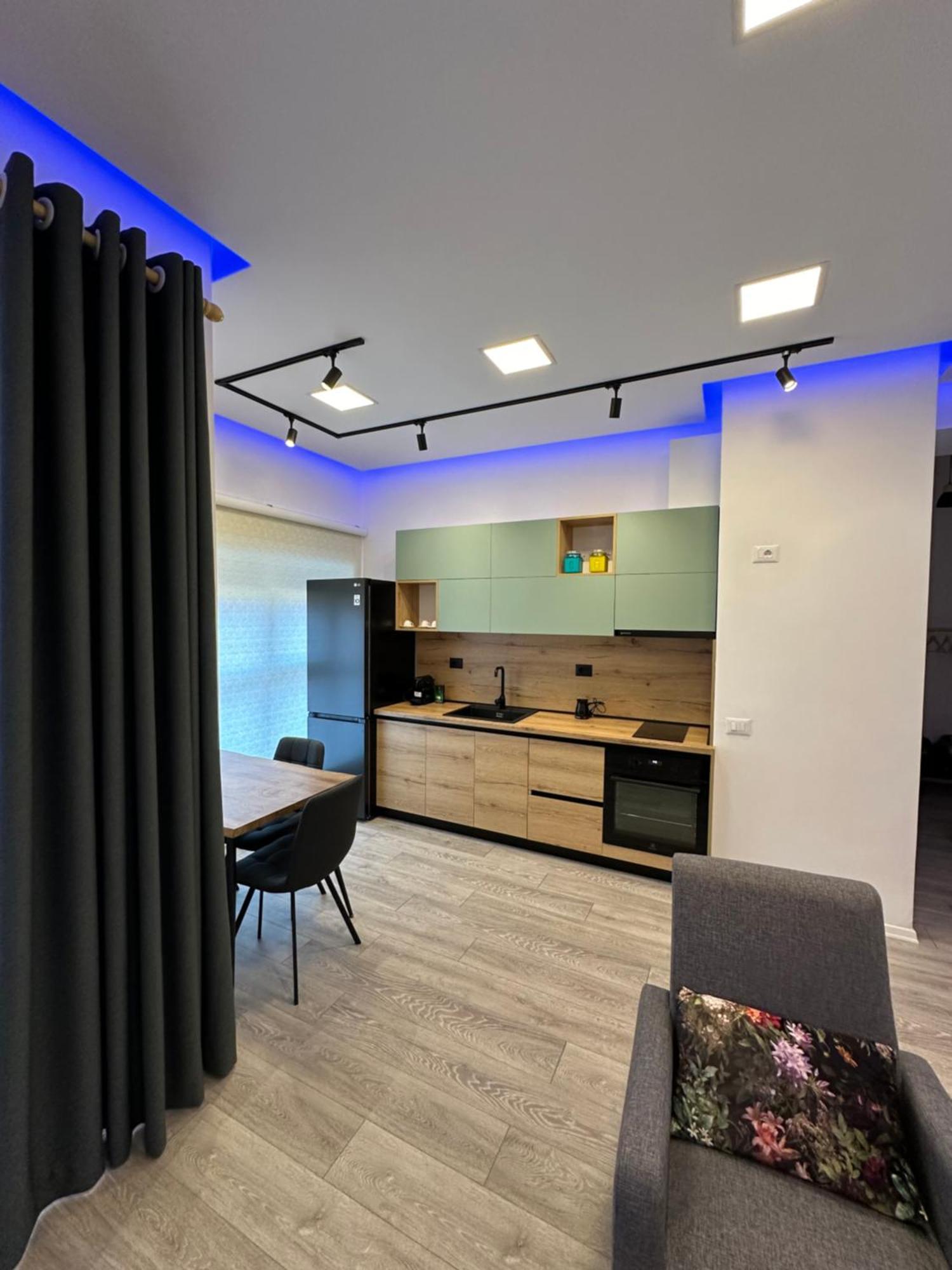 Sunflower Apartment Tirana Esterno foto
