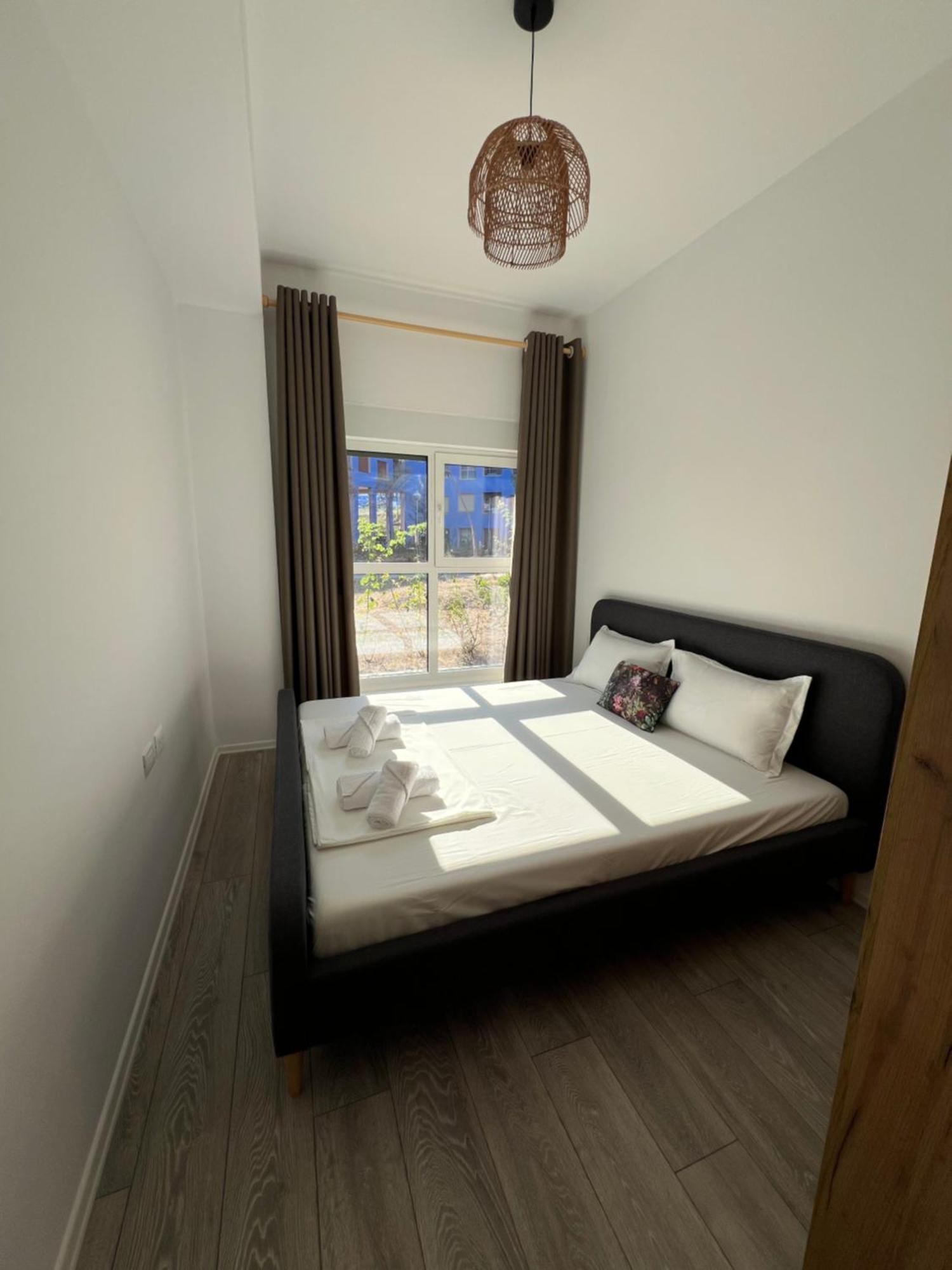 Sunflower Apartment Tirana Esterno foto