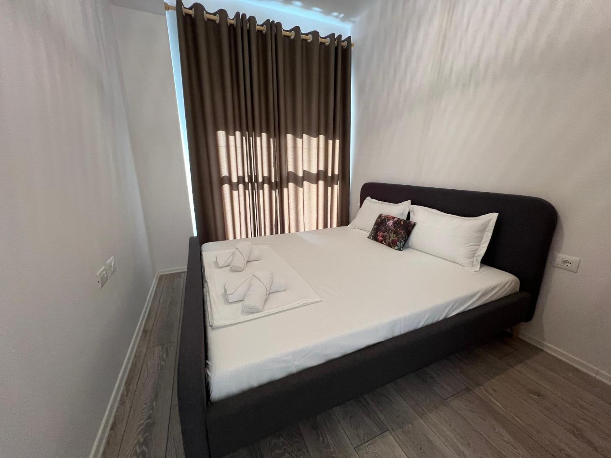 Sunflower Apartment Tirana Esterno foto