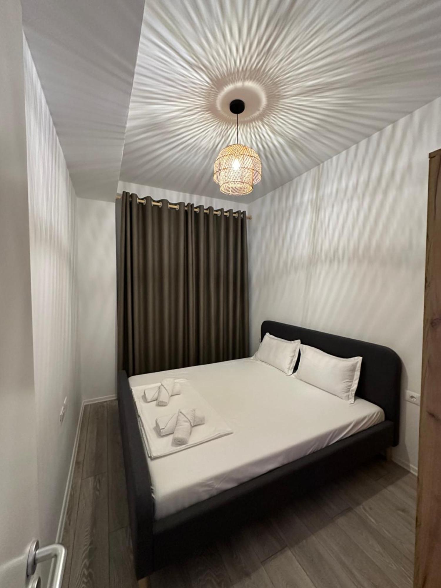 Sunflower Apartment Tirana Esterno foto
