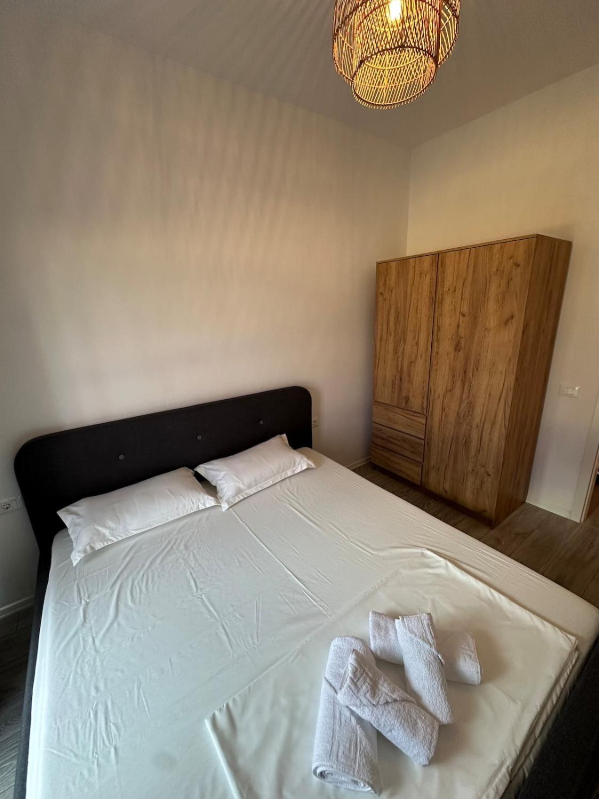Sunflower Apartment Tirana Esterno foto